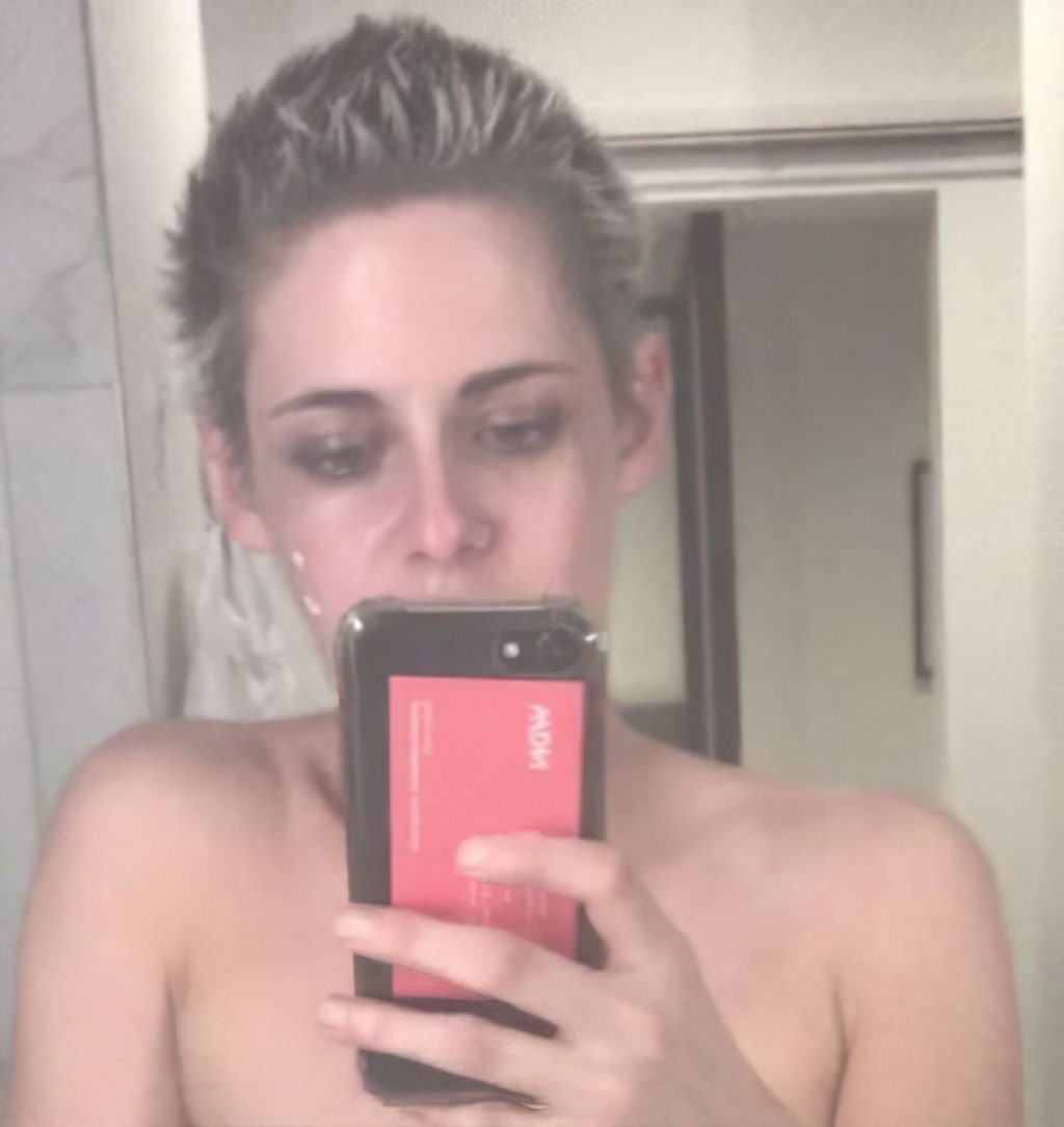 Kristen-Stewart-nue-et-sexy-a-fuit-le-fappening-21